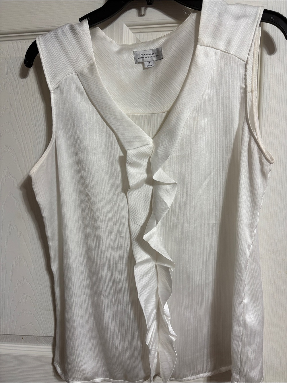 Tahari Ivory Ruffle V-Neck Sleeveless Blouse